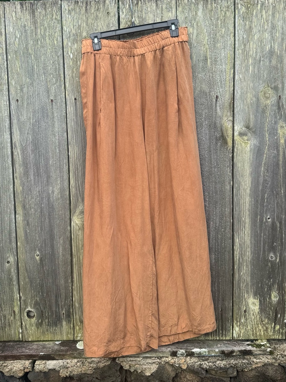 Left on Friday Sportsilk Cupro Pants Small